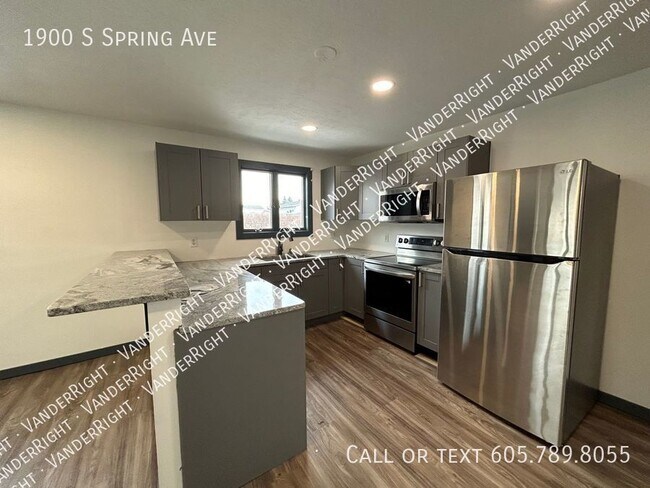 Building Photo - Spacious 4 Bedroom House With Huge Garage!