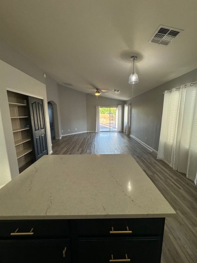 Building Photo - Vail- 3 bedroom/ 2 bathroom with 3 car garage