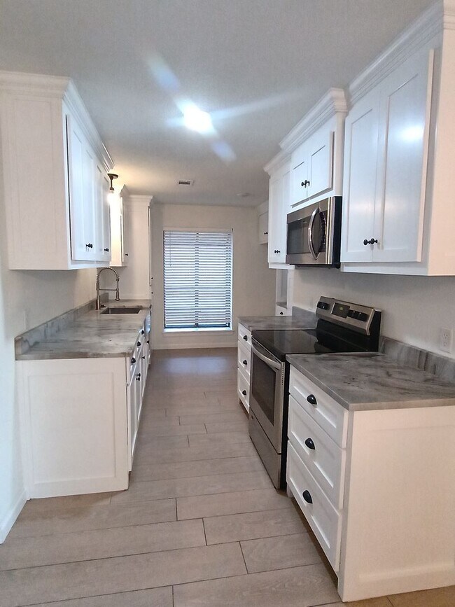 Building Photo - 3214 Bryn Mawr Cir