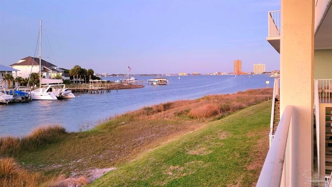 Building Photo - 510 Fort Pickens Rd