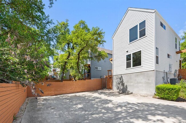 Building Photo - 3111 Aldwyche Dr