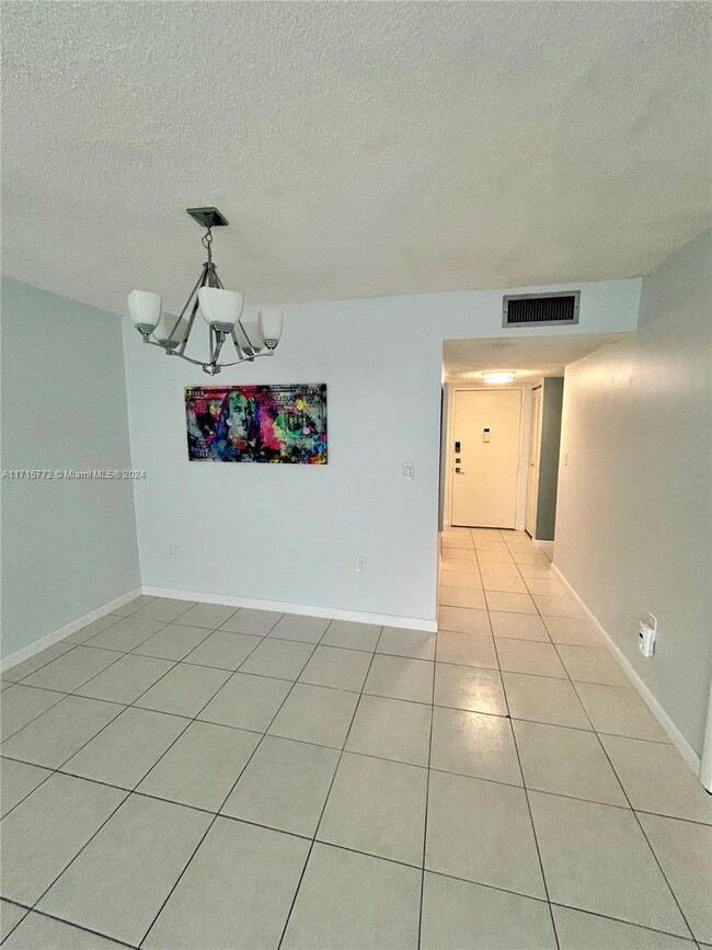 Building Photo - 1200 NE Miami Gardens Dr