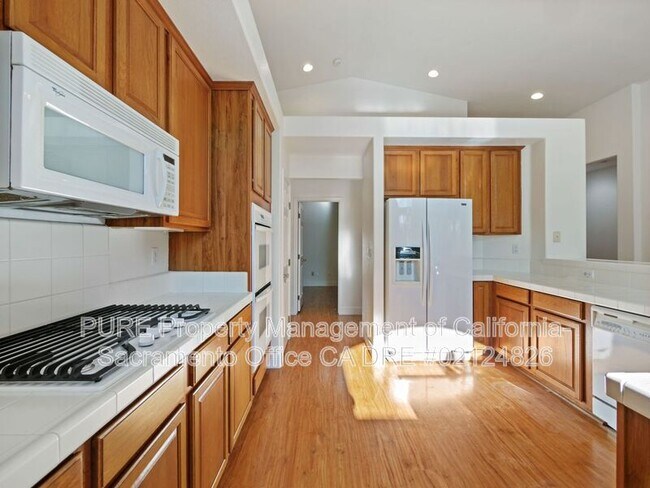 Building Photo - 1732 Bamboo St