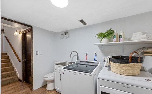 Building Photo - Stunning 4-Bedroom, 2.5-Bath Remodeled Home in Rushmore, Gig Harbor