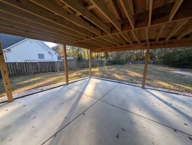 Building Photo - 717 Windsor Dr SE