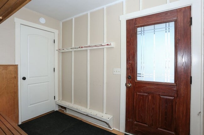 Building Photo - Walk to Main St and Gondola! Furnished! In unit sauna and amenities! Flexible lease terms!