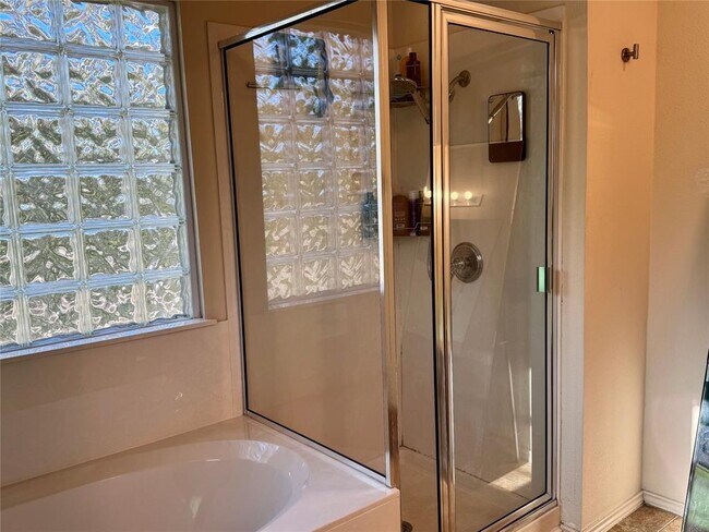 Building Photo - 2308 Sweet Clover Dr