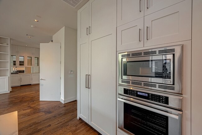 Building Photo - Beautiful contemporary home in the sought-...