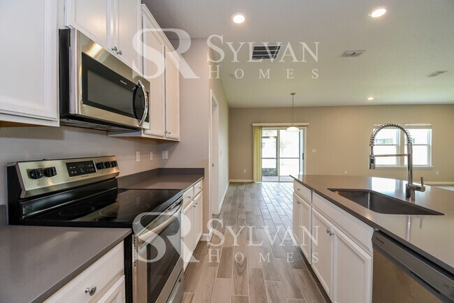 Building Photo - Don't miss out on the opportunity to live ...