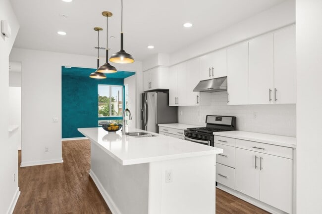Building Photo - Beautiful Condo