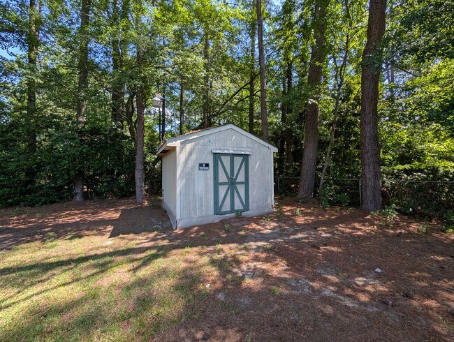 Building Photo - 3 Bedroom, 1.5 Bath Home with HVAC & Fenced Backyard