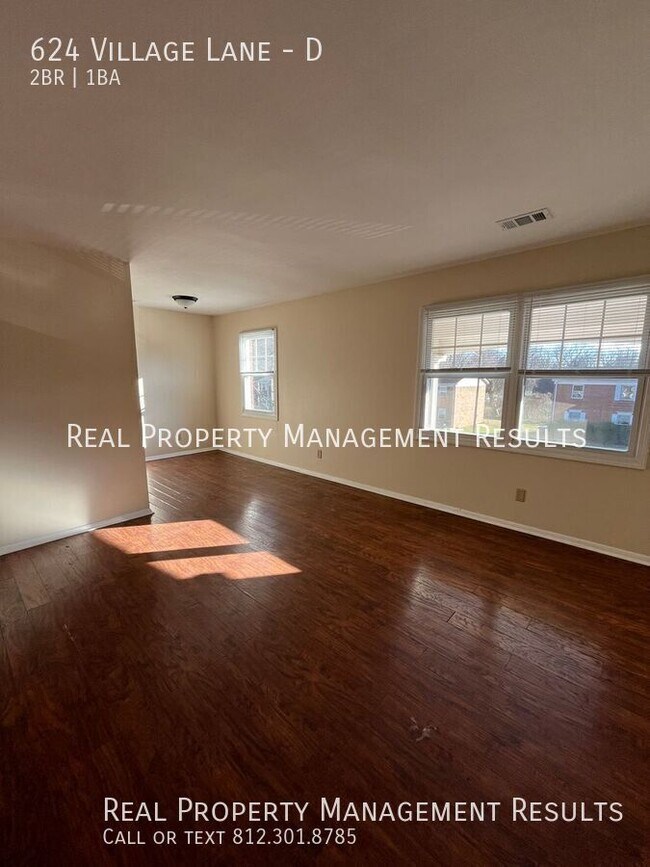 Building Photo - 624 Village Ln