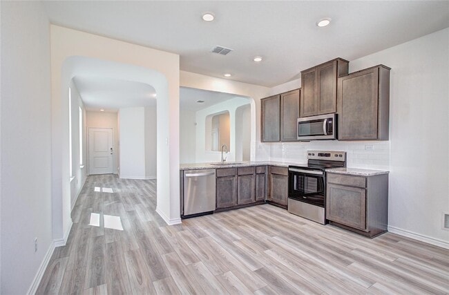 Building Photo - 3423 Old Almonte Dr