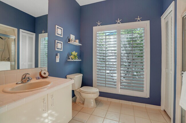 Building Photo - 8951 SE Marina Bay Dr