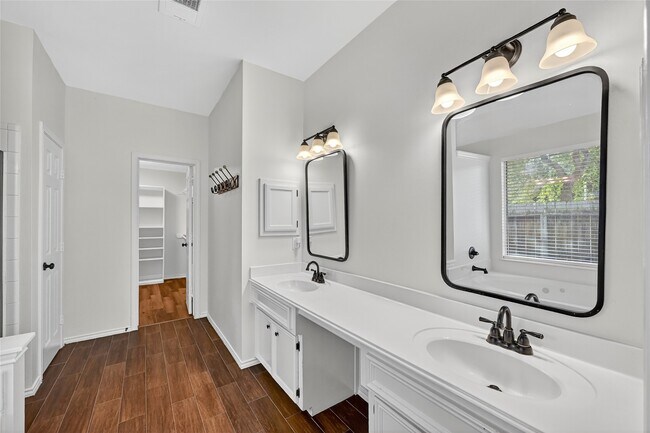 Building Photo - 4902 Lake Catherine Ct