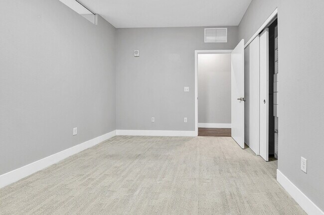 Building Photo - $1,495.00 - 1 Bed, 1 Bath Condo with In Unit Laundry in Secured Building!