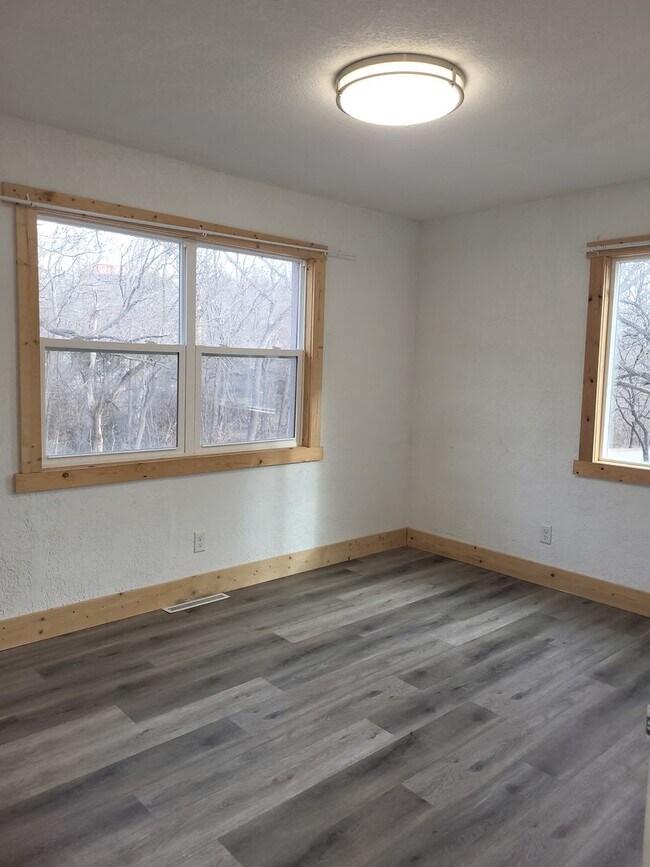 Building Photo - 244 Westwood Rd