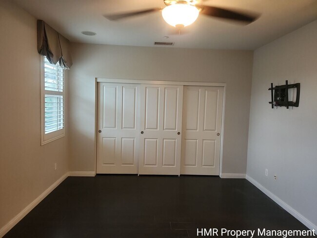 Building Photo - 12377 Hollyhock Dr