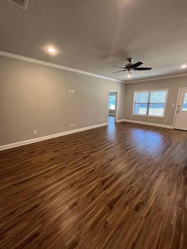 Building Photo - Country Heights #202