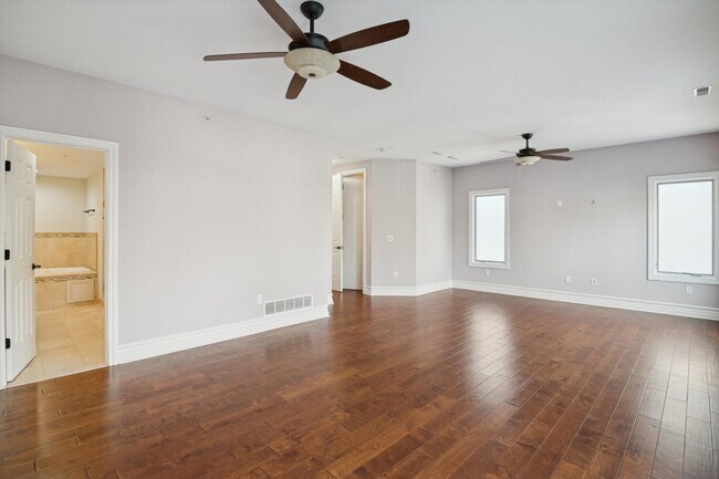 Building Photo - 934 W Huron St