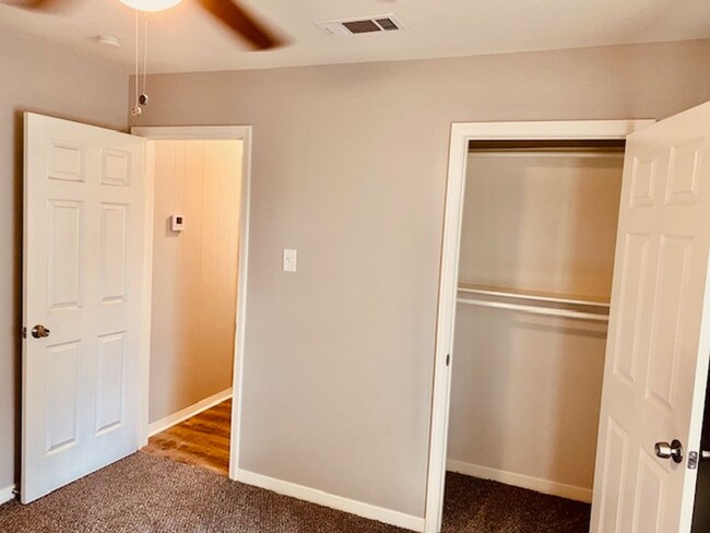 Building Photo - RECENTLY REMODELED 3 BEDROOM 2 BATH  LEASE...