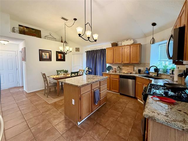 Building Photo - 1658 Glenmore Dr