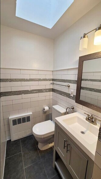Building Photo - 2431 43rd St