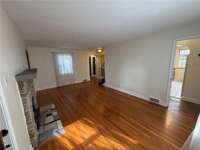 Building Photo - 218 Jackson Cir