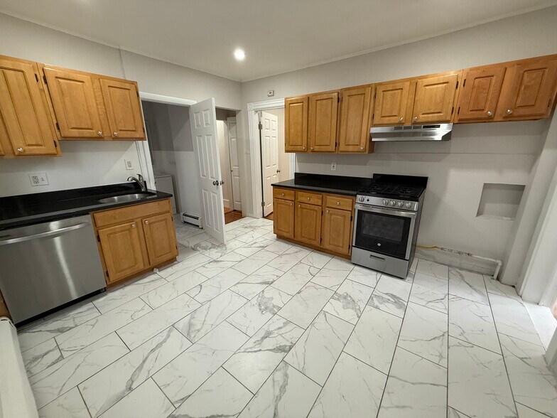 Building Photo - 22 Howell St