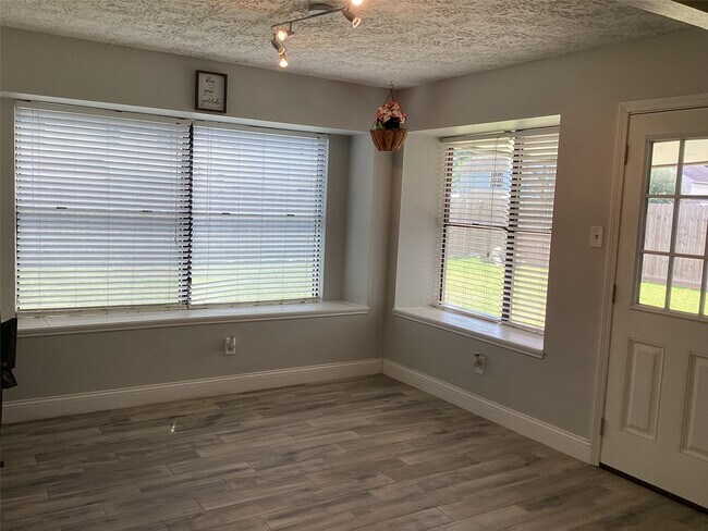 Building Photo - 1905 Eastwind Dr