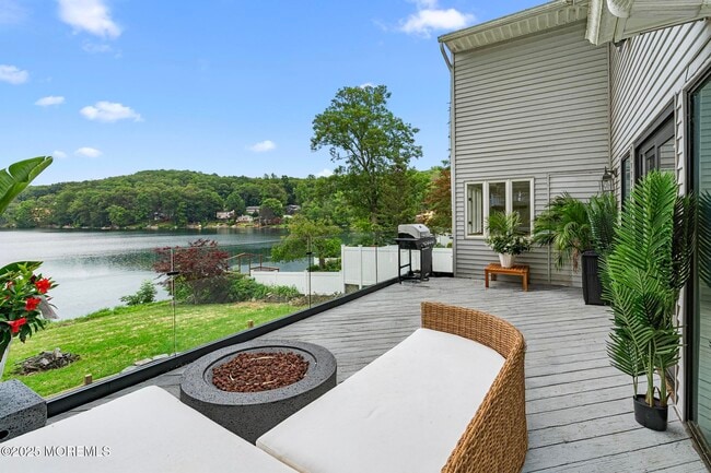 Building Photo - 39 Upper Lakeview Ave