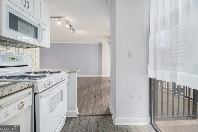 Building Photo - 620 Peachtree St NE