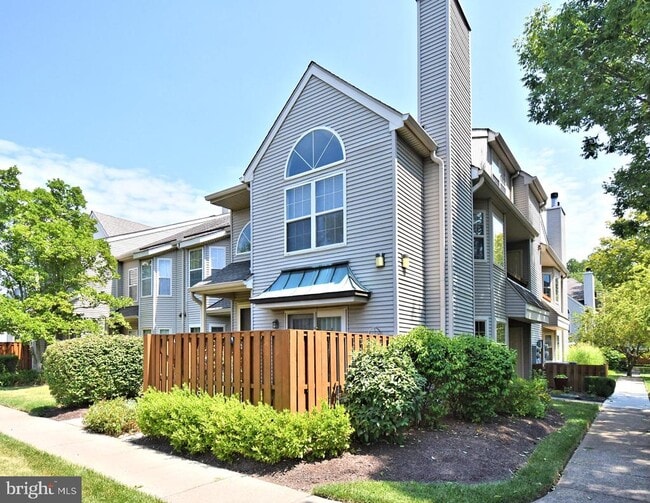 Building Photo - 3208 Danbury Ct