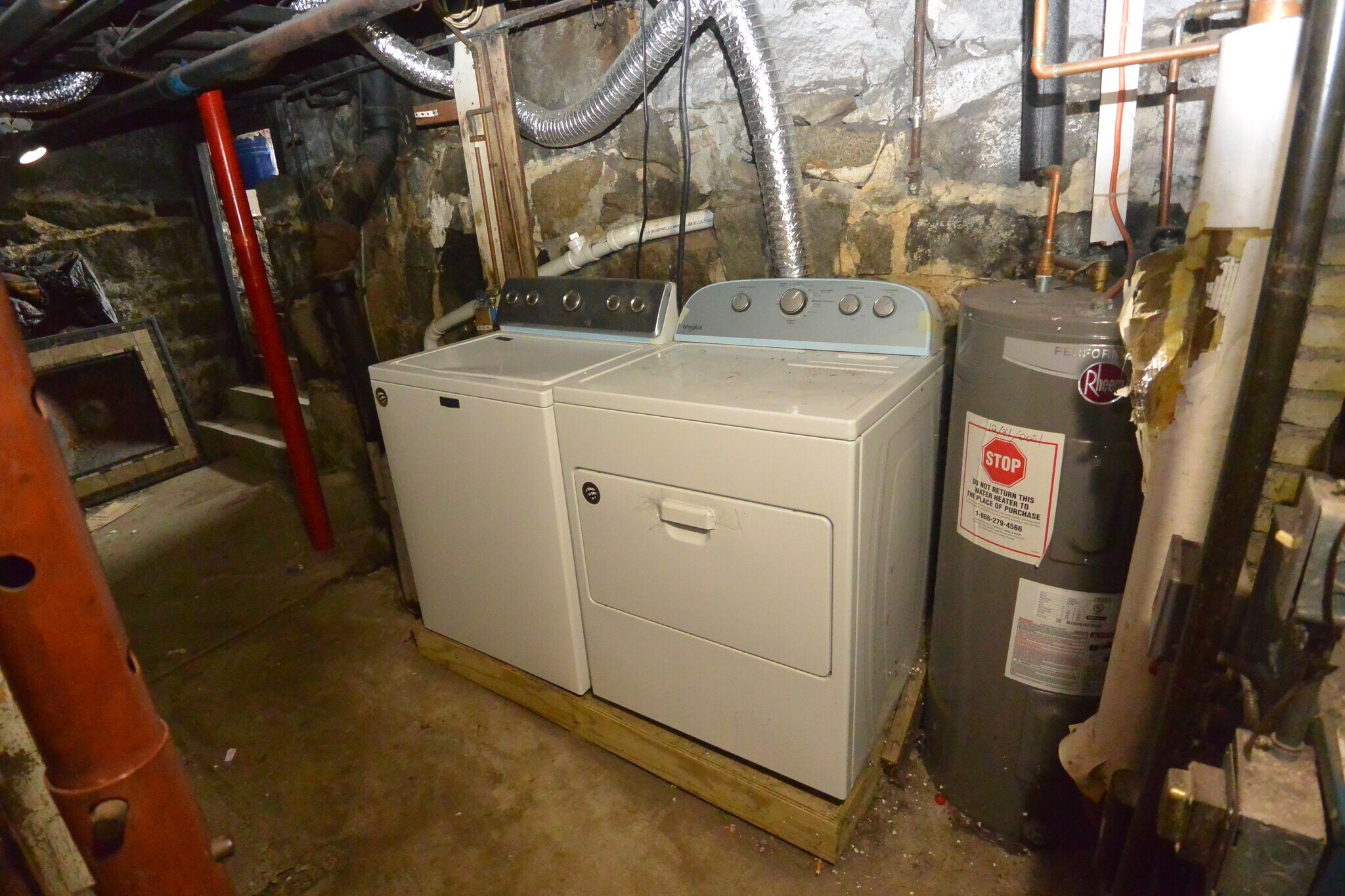 Building Photo - 66 Pleasant St