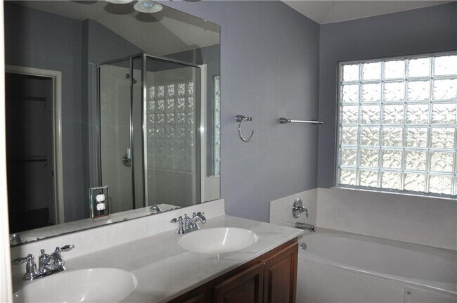 Building Photo - 1501 Big Thicket Dr