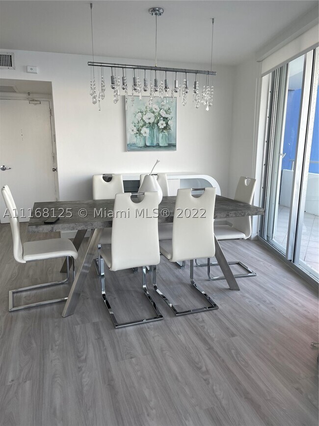 Building Photo - 5161 Collins Ave