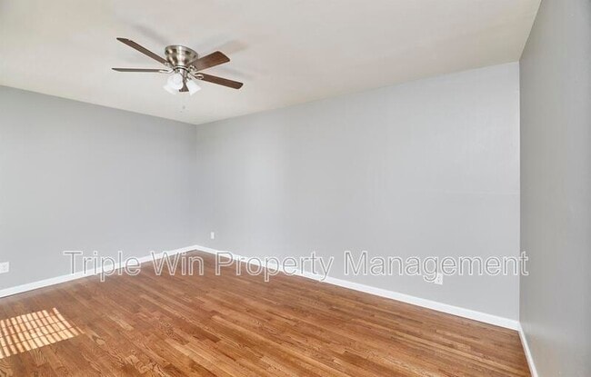 Building Photo - 1405 Willowbrook Dr