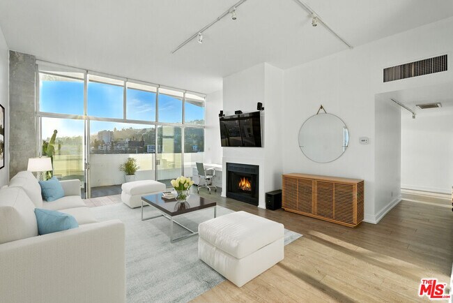 Building Photo - 1155 N La Cienega Blvd