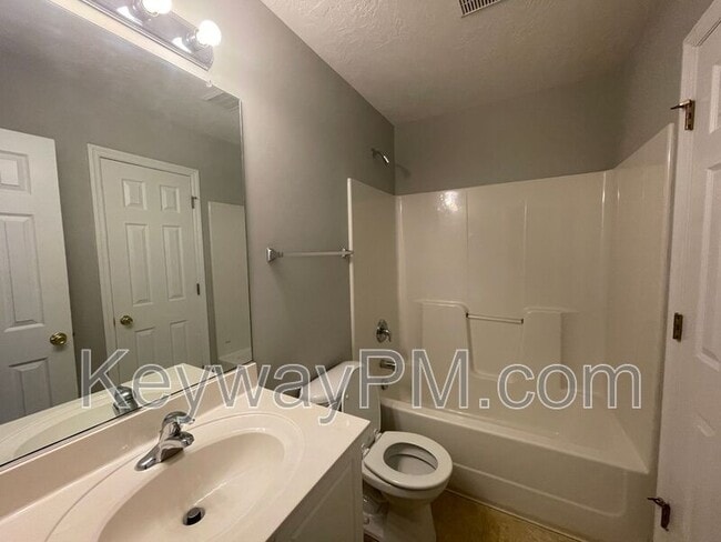 Building Photo - 1402 Anna Way