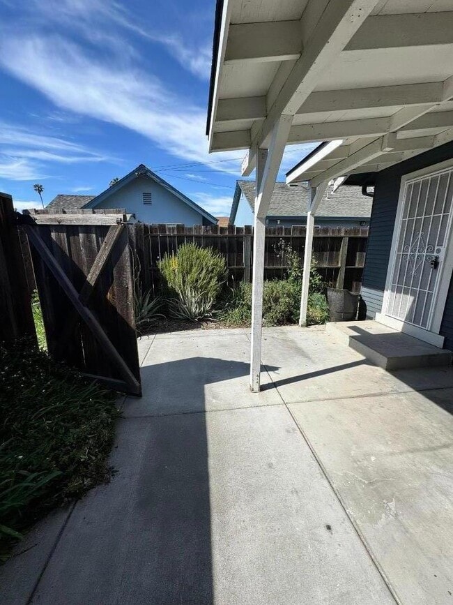 Building Photo - 961 S 7th St