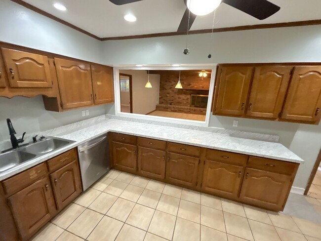 Building Photo - 5366 Brantford Ave