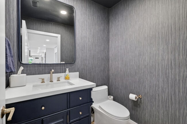 Building Photo - 937 SW 34th Ct