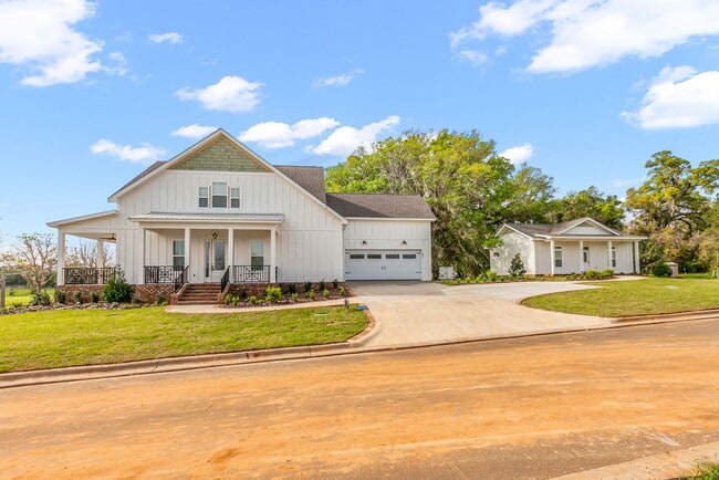 Building Photo - Great Southwood Home