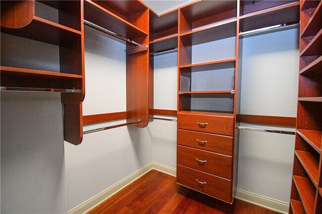 Building Photo - 4 Prichard Way NE