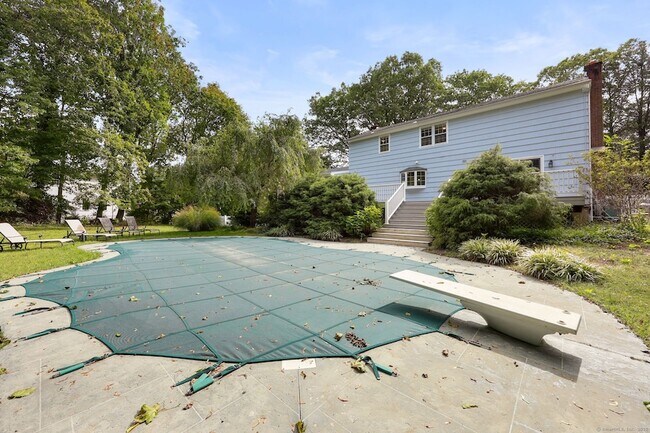 Building Photo - 8 Ferry Ln E