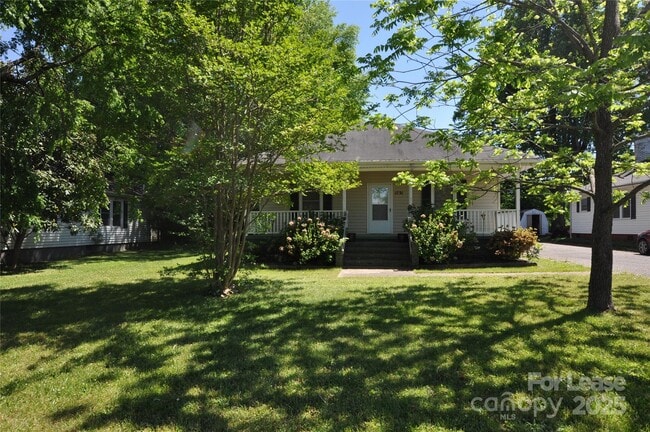 Building Photo - 1731 Perfection Ave