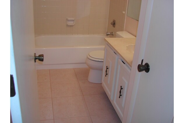 Interior Photo 2 - Williamsburg Ford Manor Apartments