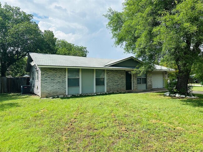 Building Photo - 1602 Sagebrush Dr