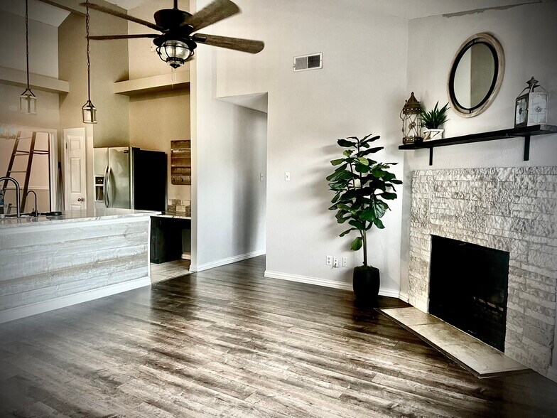 Building Photo - 213 Hickory Springs Dr
