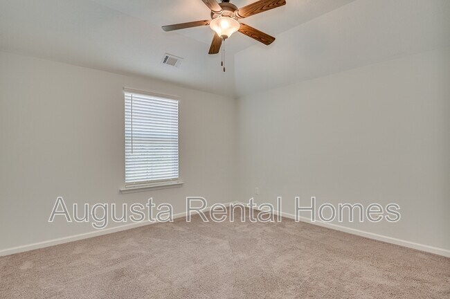 Building Photo - 638 Jensen Ln